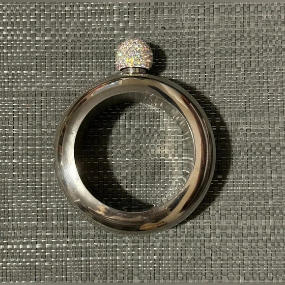 Flask bracelet - Picture 1 of 3